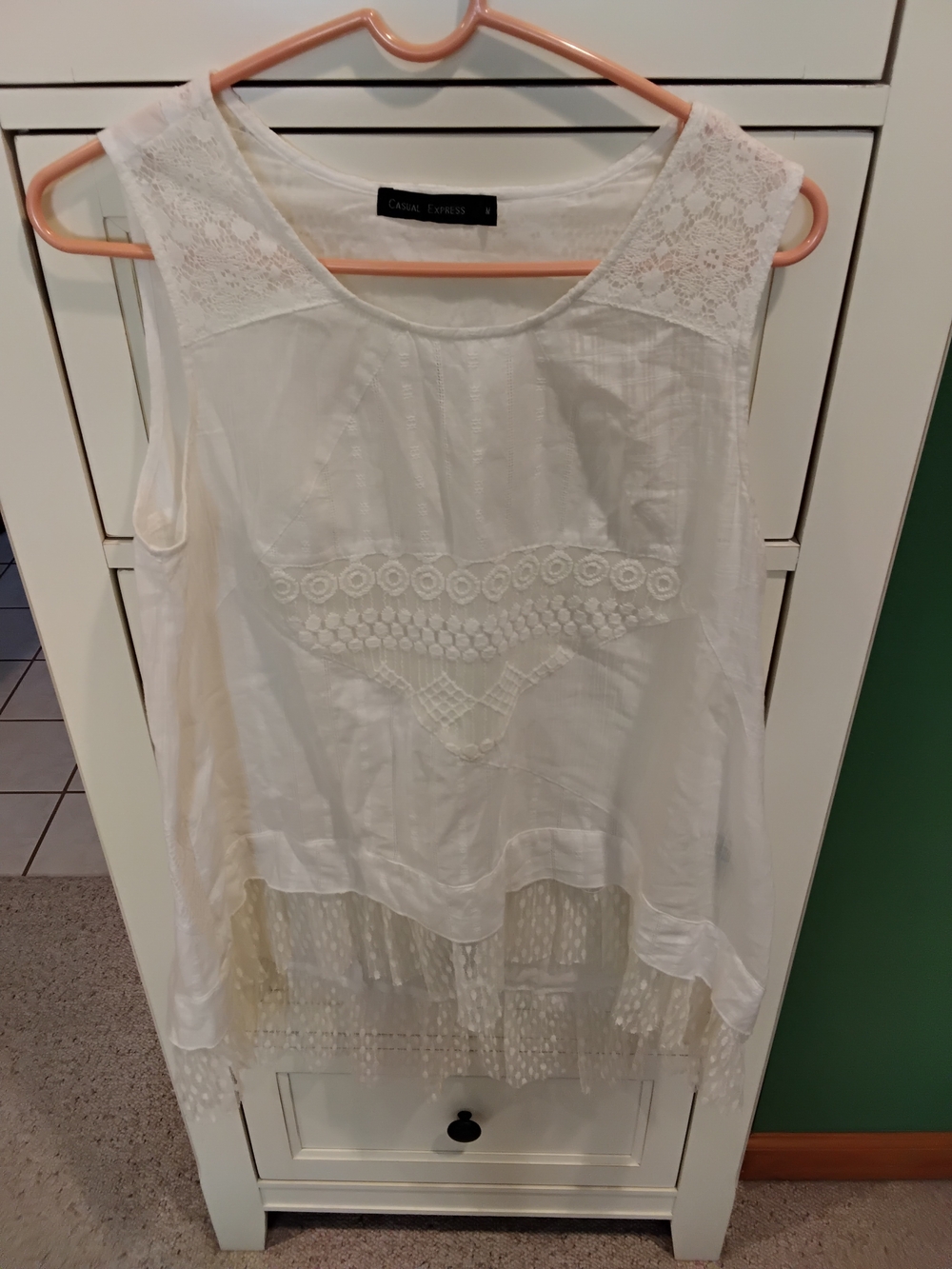 Casual Elegance White Lace Sleeveless Top